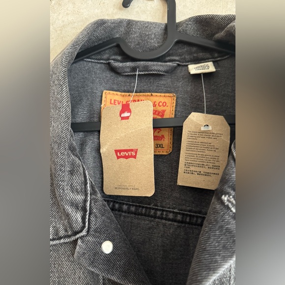 BNWT. Levi's Charcoal Denim Jacket for Men - Picture 4 of 8